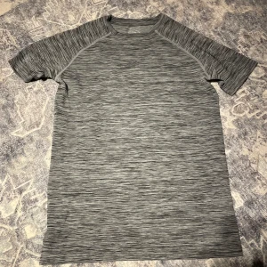 ICIW träningströja - Icaniwill tränings t-shirt. sitter rätt slim