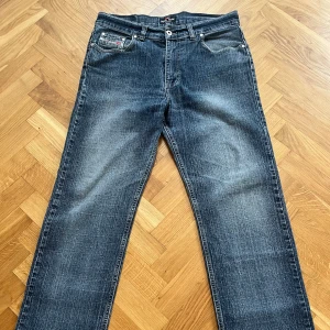 Diesel washed jeans  - Raka jeans Benlängd: 100cm Benbredd: 21cm Midja: 41cm