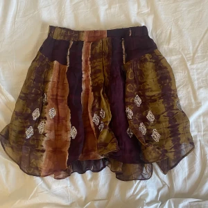 Flerfärgad kjol från Zara - En flerfärgad kjol från Zara!! med paljettliknande detaljer 💕💕