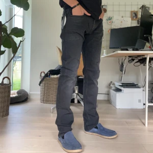 Replay jeans - Säljer nu dessa nya feta Replay jeans som då var lite för stora för mig, är 180 och väger 67 kg, 32 i midjan, 34 på längden, tveka in på att höra av er i dm vi frågor och funderingar! Kom gärna med bud också!