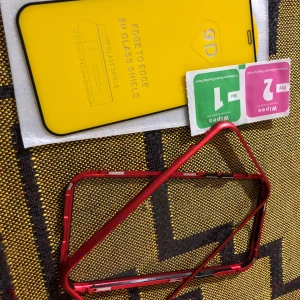 Magnetskal iPhone /11pro/ 3 delar röd - Magnetskal iPhone 11pro Färg :röd Skärmskydd ingår Skriv till mig om du undrar över något.