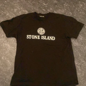 Bra skick - T-shirt i storlek S