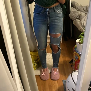 Gina jeans - Storlek 34, funkar också på mig som har 36 men lite små.
