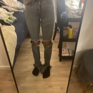 Gråa håliga jeans - Gråa jeans från zara