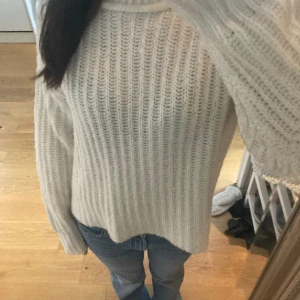 Stickad tröja  - Fin stickad tröja 💗 Tryck på köp nu om du vill köpa eller om du har några frågor kontakta gärna mig. 