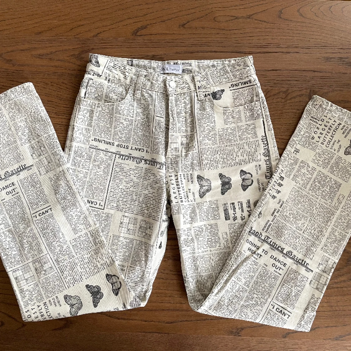 Vita mönstrade jeans