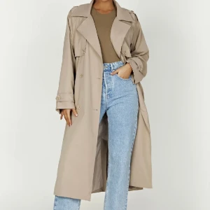 Trench coat - Helt oanvänd och ligger i orginalpåse Kostade 109€(ca 1200kr)