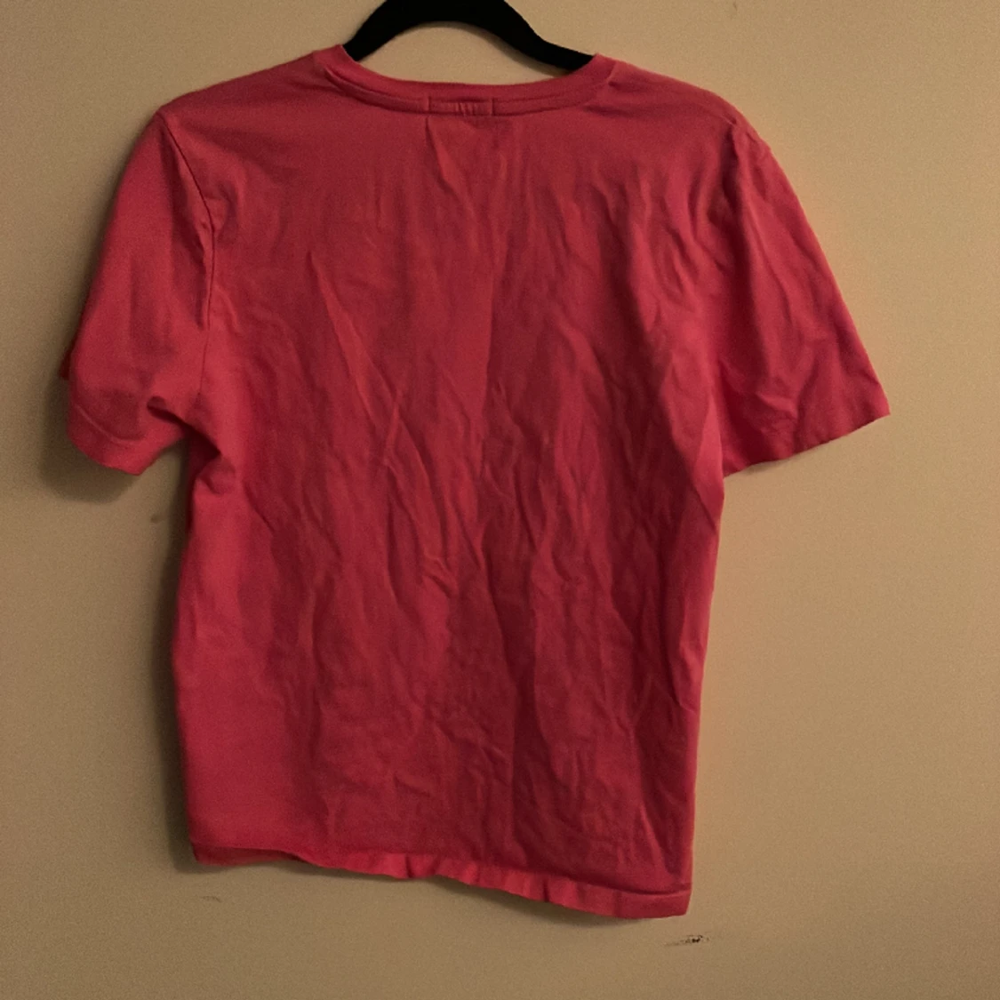 Rosa Calvin Klein t-shirt i storlek 14/XS - 90
