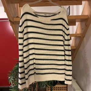 Tröja  - Finstickad tröja från zara i bra skick 