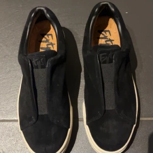 Eytys - säljer mina helt nya eytys, fick 2 par i julklapp så därför säljer jag dessa! dem är helt nya aldrig använda. Dem är i storlek 41 men passar mig som har 39-40 alltså små i storleken 