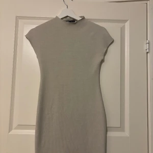 Klänning zara  - Tight klänning från zara 