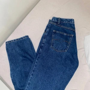Jeans - Bra skick. Passar mig i längden som är 172cm.