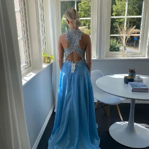 Balklänning  - Säljer helt oanvänd endast testad  (Lånade bilder)  Stl:S