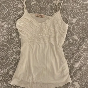 Vitt linne med paljetter  - Kommer inte till användning🩷