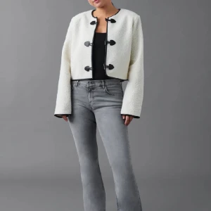 Jeans  - Jeans från Ginatricot. Storlek 32 (Perfect jeans)  Dom har blivit för små för mig.  Orginalpris är 500kr och säljer för 250kr (Kan sänkas) 