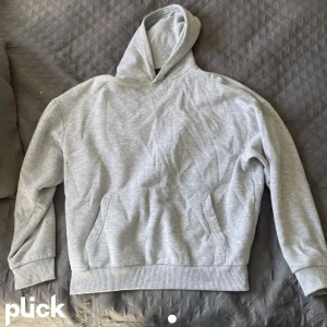 Två hoodies, en overshirt - Tre plagg, 220 kr!