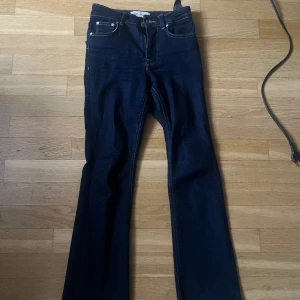 Zara jeans - Säljer min utsvängda jeans från Zara då dom aldrig kommer till användning! Skriv vid frågor