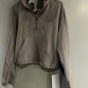 Lululemon Scuba - Helt ny oanvänd Scuba stlk 4