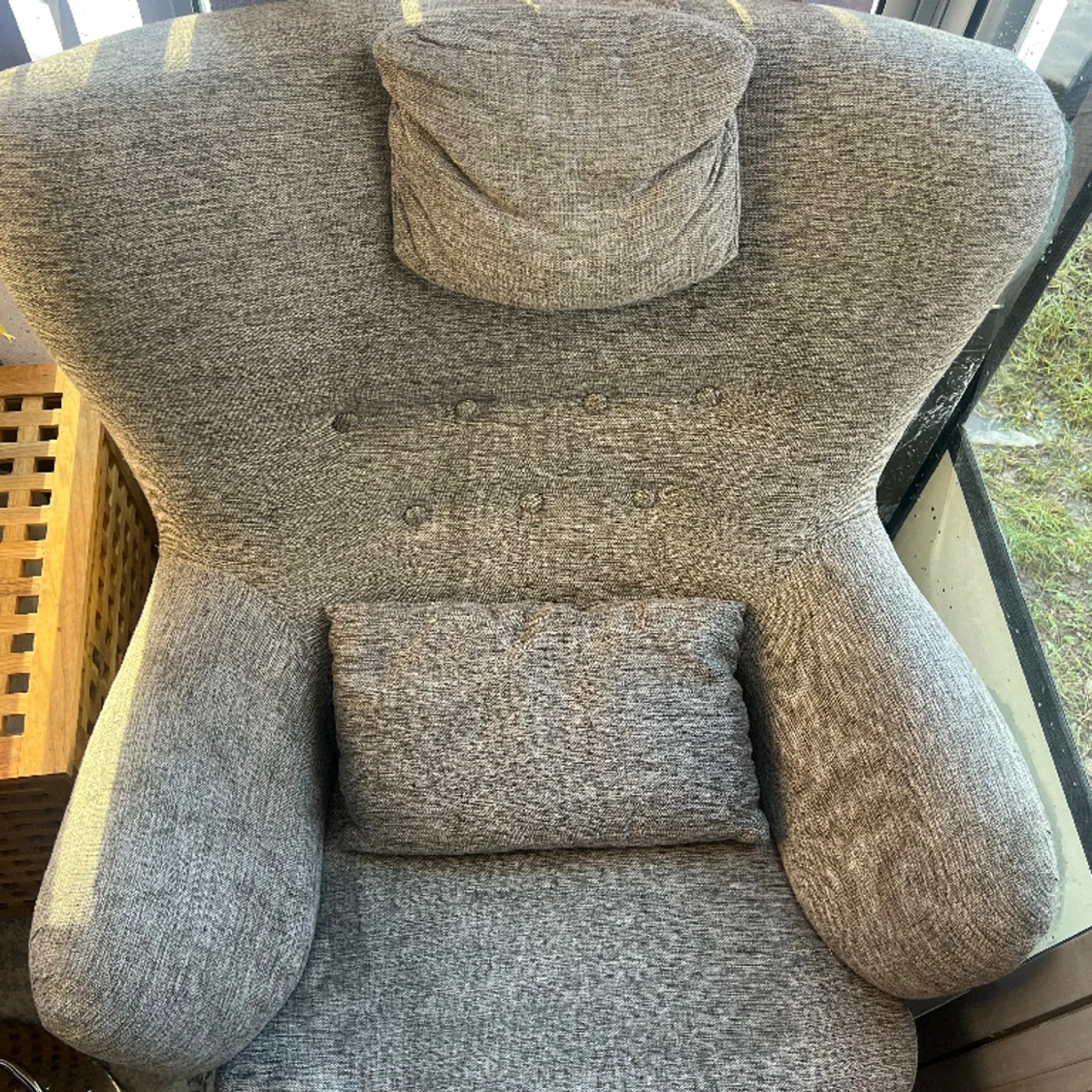 Fåtölj med fotpall