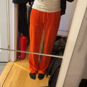 Orange juicy - Bra skick jätte mysiga! Jag säljer eftersom jag ska köpa en annan färg! Dom är äkta👍
