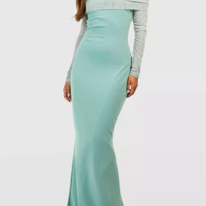 Ljusblå klänning  - Säljer min klänning som är oanvänd, i ny stick, 