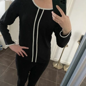 Svart blus - Svart blus i strl XS