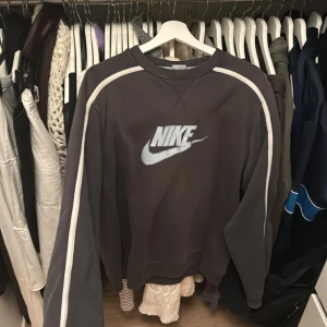 Nike sweatshirt  - Vintage nike sweater. Bra skick och superfin! 🎀