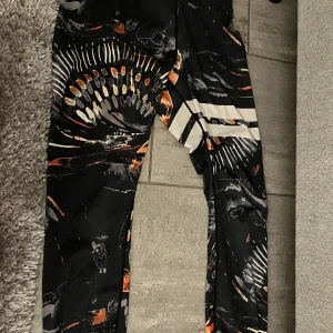 Stronger tights - Så fina träningsbyxor i bra skick! 