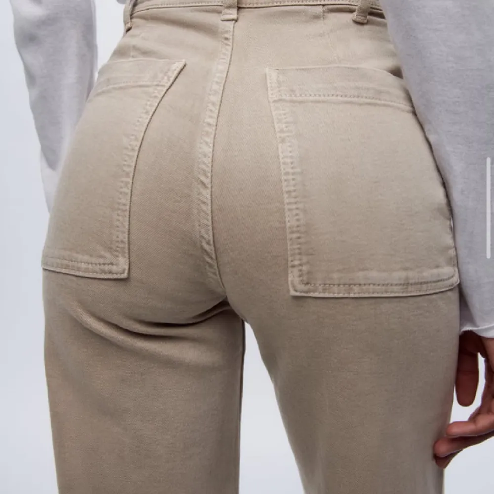 Modellen är wide, otroligt sköna och stretchiga. Har sällan använts och är helt fläckfri!. Jeans & Byxor.