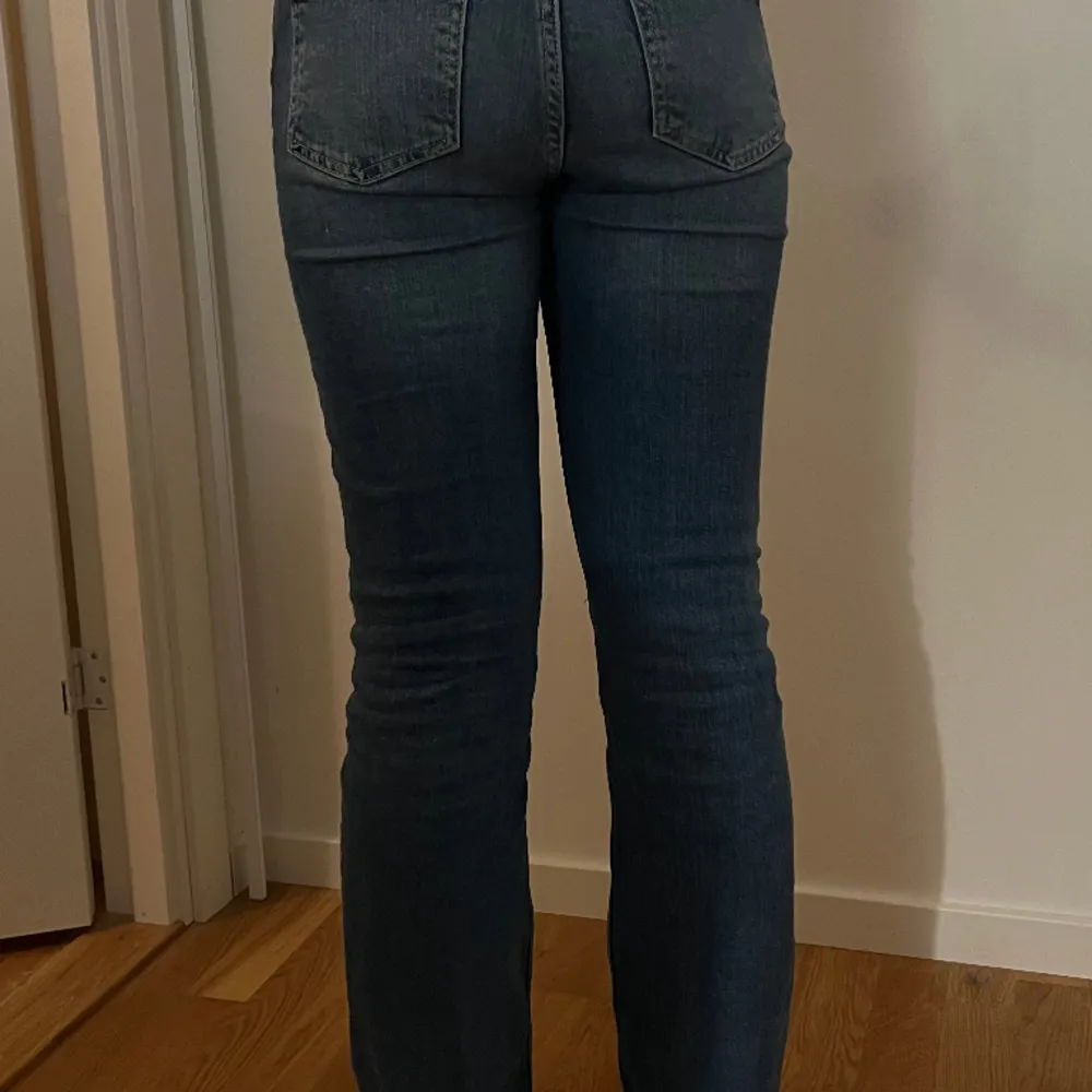 Fina bootcut jeans i bra skick. Köpta på Gina young. Säljer pga att dem börjar bli för små.💘. Jeans & Byxor.