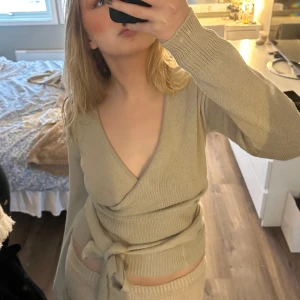 Omlott topp zara - Super omlott kofta/topp, aldrig använd🫶