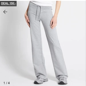 Ebba fitted low waist  - Säljer de här low waist mjukisbyxorna från lager 157. De är aldrig använda då jag köpte storlek S och Xs och jag gillade storlek S mer, det är inte stor skillnad på storlekarna skulle jag säga mer än att längden vid benen är lite längre. 