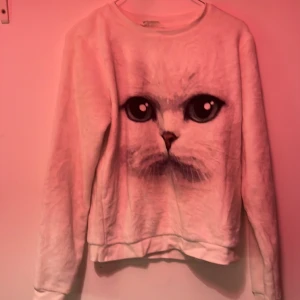 Flufig tjock tröja - Använd ganska många gånger men ser som helt ny ut