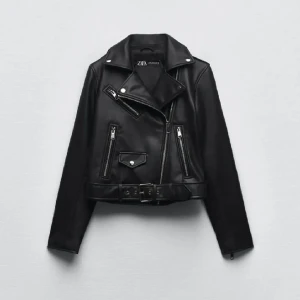 Skinnjacka zara - Jacka från zara i strl M men sitter som S, bra skick🤍nypris 550🤍