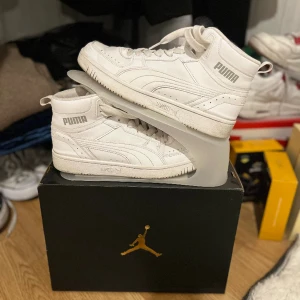 Puma skor - Hej säljer sedda sneakers från puma.  St 38  Skriv vid frågor. 