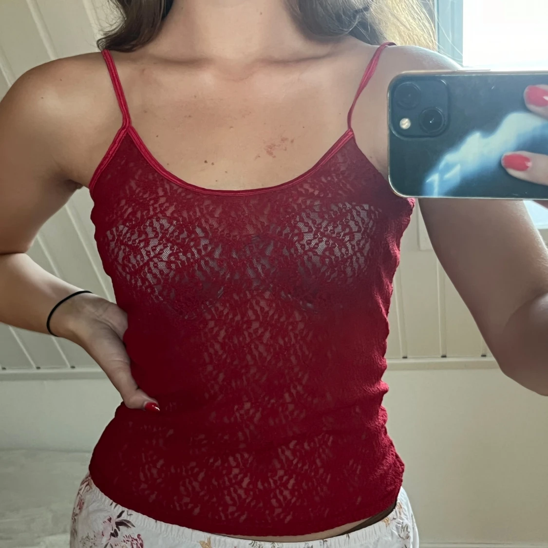 Rött linne i spets  - 93