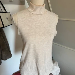 Tröja - Så cool tröja med krage perfekt till hösten❣️