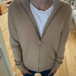 Morris Fullzip - Fullzip 100% Cashmere, Nypris 2199 kr Mitt pris: 899 kr