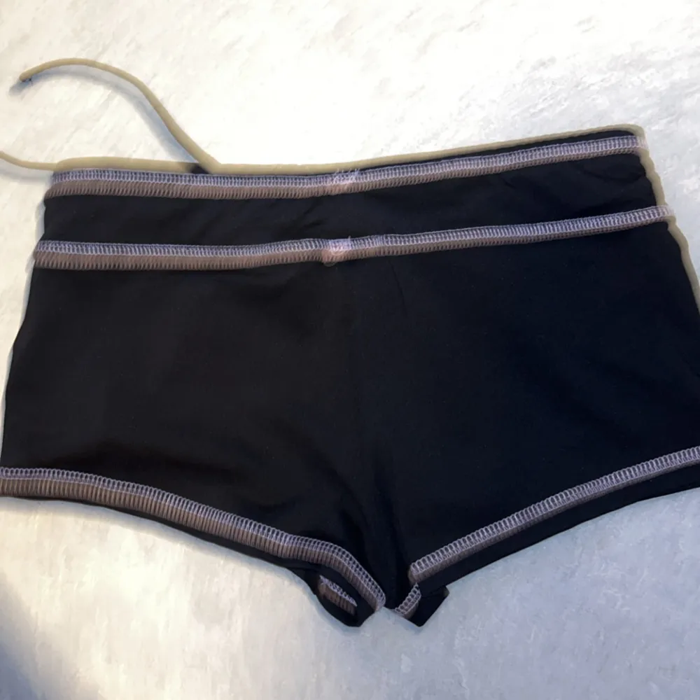 Snygga mini shorts som jag säljer pga att dem är för små för mig🥲 Märket är Shein (köpta på vinted), stl S!🥲💓. Shorts.