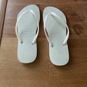 Havainas Flip Flops vita storlek 39-40 - Vita, fina, k appt använda.