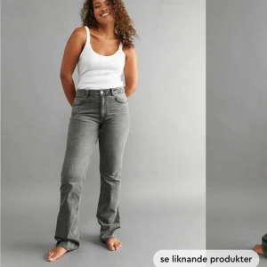 Gråa jeans - Gråa jeans från gina, bra skick. Storlek 32 i full length, passar bra på mig som är 173! pris kan diskuteras