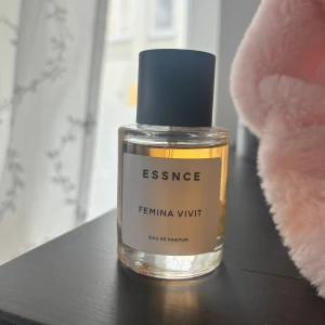 Femina Vivit essnce parfym  - Parfym från Essnce 💫 50 ml, knappt använd