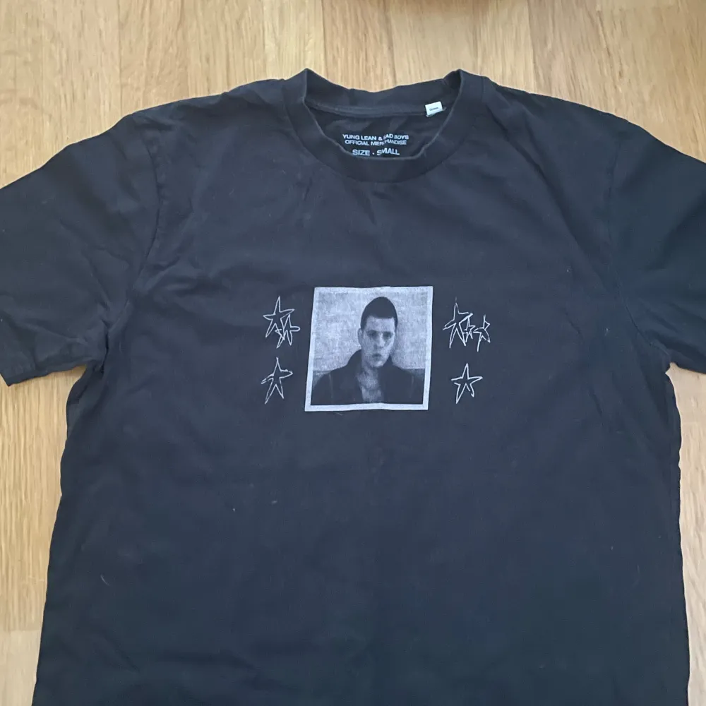 Yung lean Scandinavian tour t shirt köpte för 349kr . T-shirts.