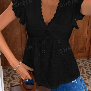 Svart blus  - Säljer denna jätte fina blus då den inte kommer till användning, endast testad. 🖤