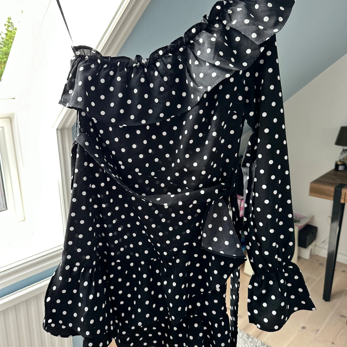 Prickig klänning - 90