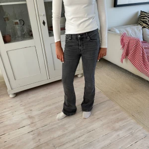 Bootcut jeans😻 - Fina Bootcut jeans från Gina! Sparsamt använda och säljer pågrund av att de är för små för mig💕