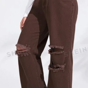 bruna jeans - De här jeansen är från SHEIN men när jag beställde dom så passar de inte riktigt det är lite stora och högmidjade. Det var alltså inte min stil. Det är i storleken xxs men det passar som S. 