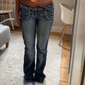 Snygga jeans  - Säljer dessa as coola jeans !💙