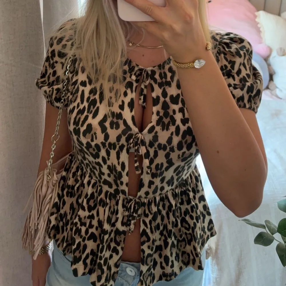 Jätte fin leopard blus från Gina Young som passar som en S💗. Blusar.