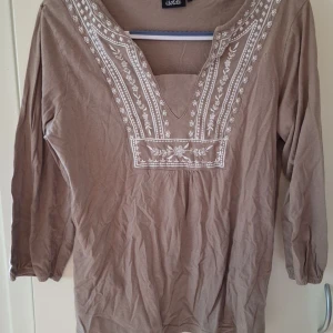 Blus  - Använd få tal gången säljer för det är inte min stil 